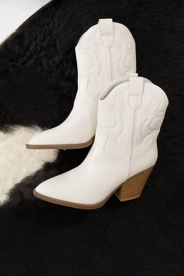 Getting Rowdy Cowgirl Boots- Bone