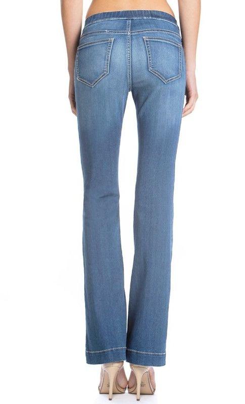Reason To Relax Flared Jeans- Medium Wash