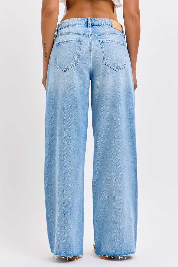 Contender Low Rise Wide Leg Jeans - Light Wash