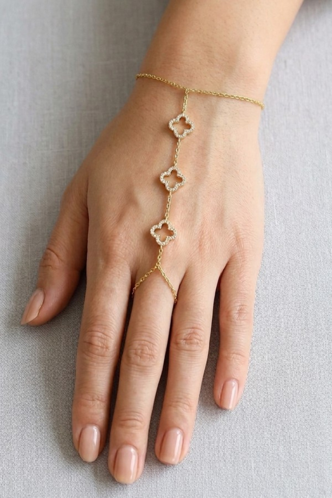 Charming Clover Hand Bracelet - Gold