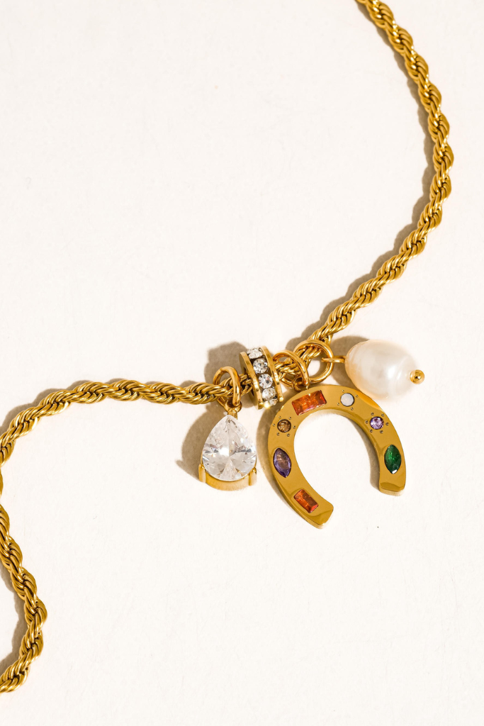 Lucky Horseshoe Necklace - Gold