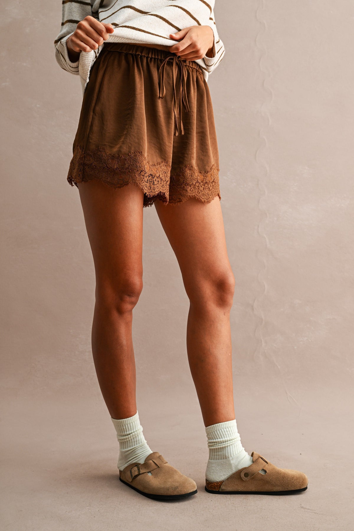 Comeback Lace Trim Shorts - Brown