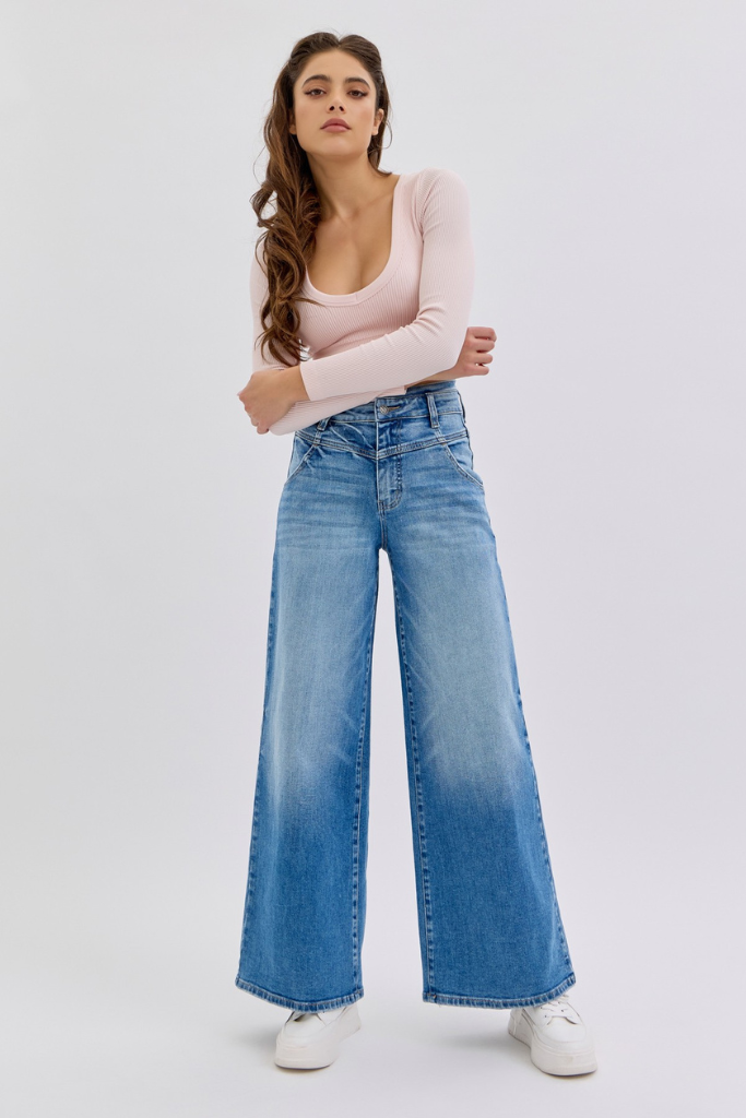To The Top Wide Leg Jeans - Medium Wash
