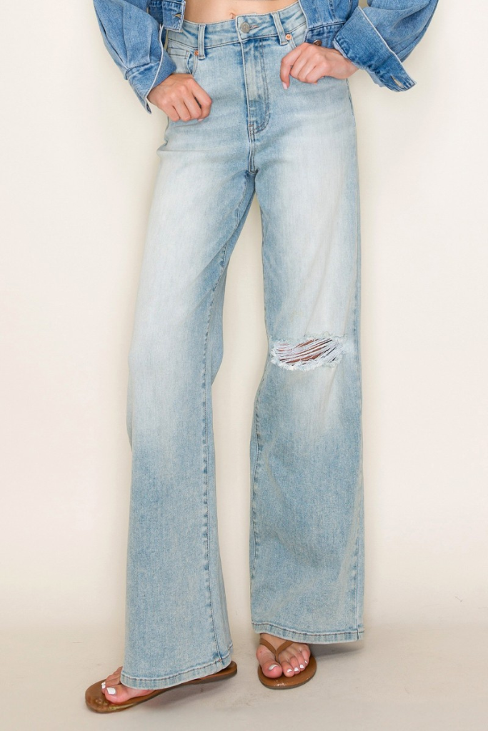 Oh Snap Wide Leg Jeans - Light Wash
