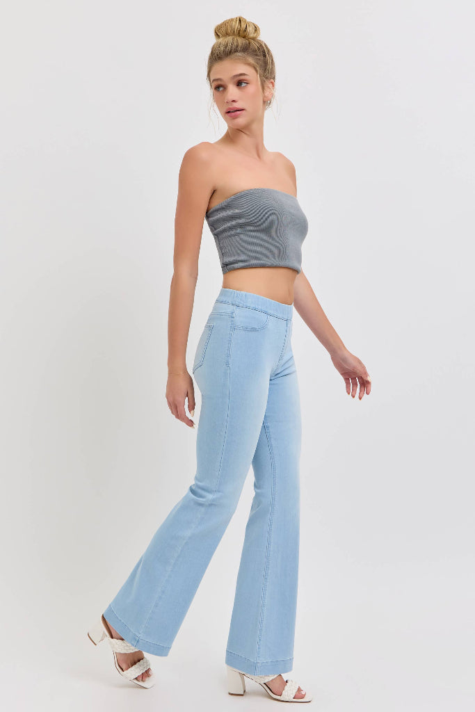 Reason To Relax Flared Jeans - Light Wash
