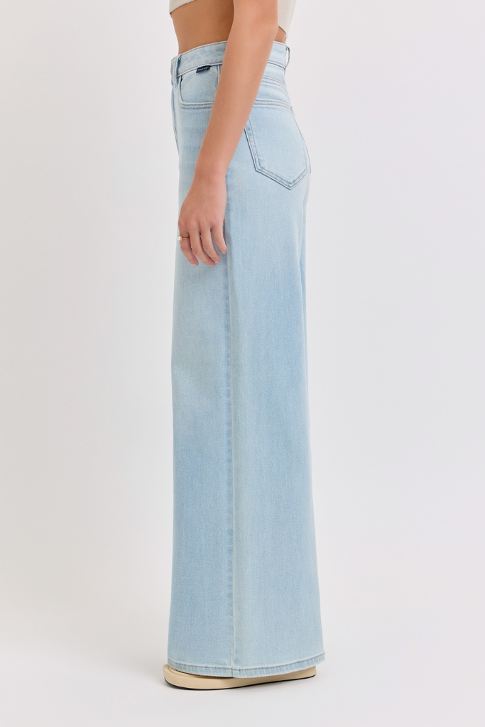 Made For Me Wide Leg Jeans - Light Wash