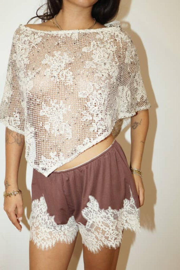 Chic Peek Lace Boxy Crop Top - Cream