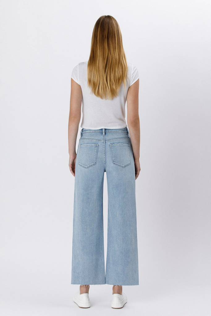 Just Right Wide Leg Jeans - Light Wash