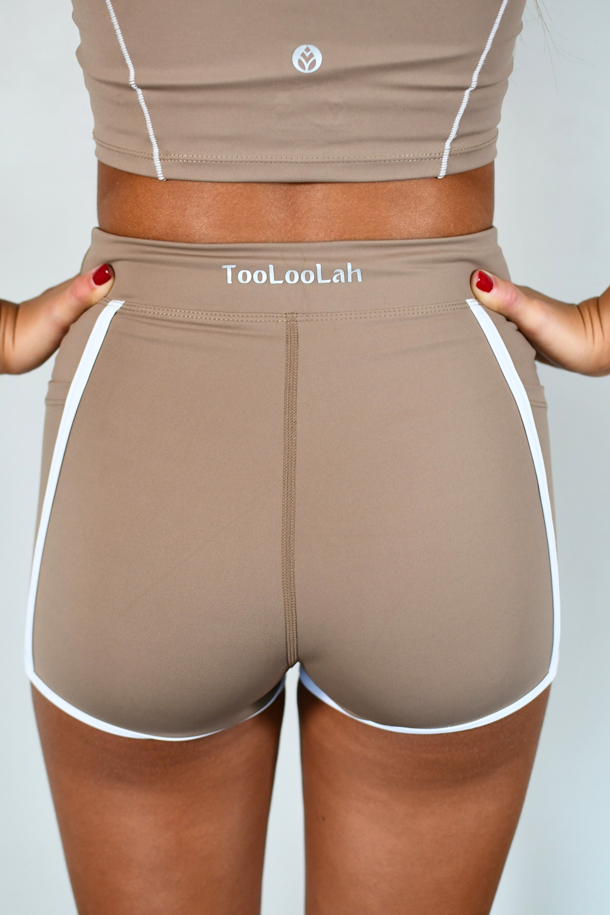 Tooloolah Outline Contrast Shorty Shorts - Cocoa