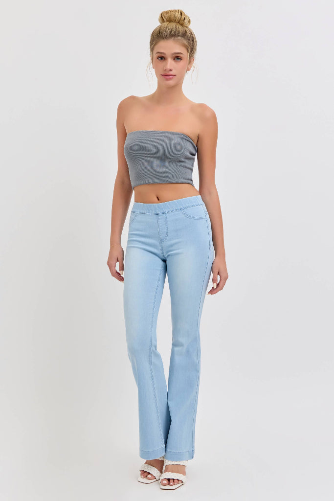 Reason To Relax Flared Jeans - Light Wash