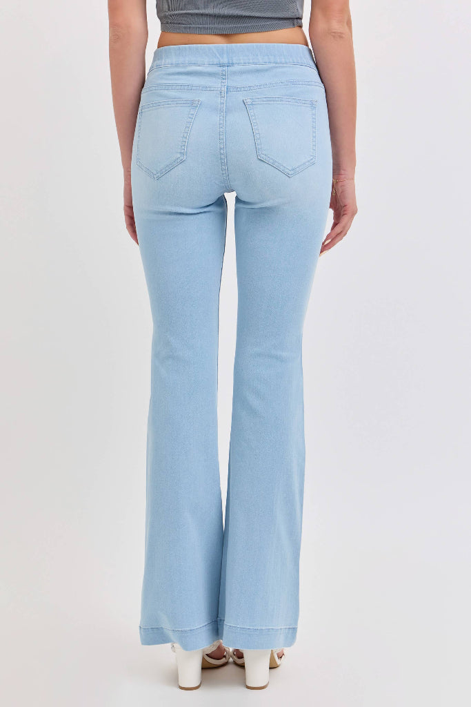 Reason To Relax Flared Jeans - Light Wash