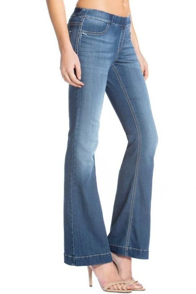 Reason To Relax Flared Jeans- Medium Wash